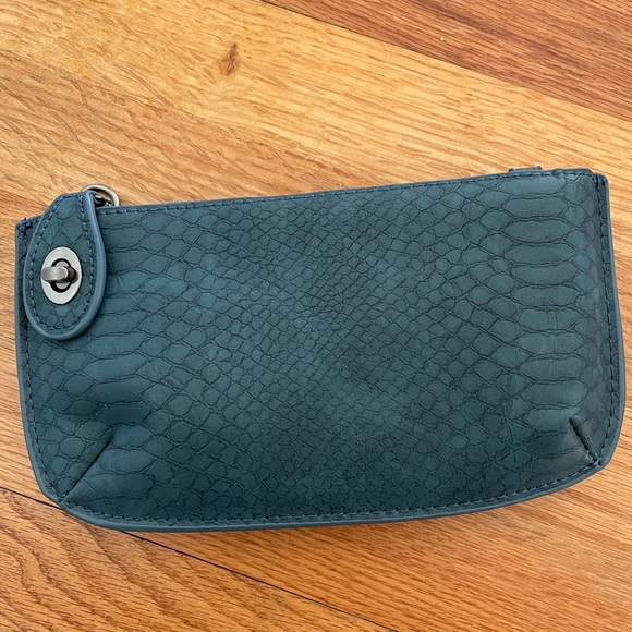 Blue/green python wristlet with attachable straps - Picture 1 of 5